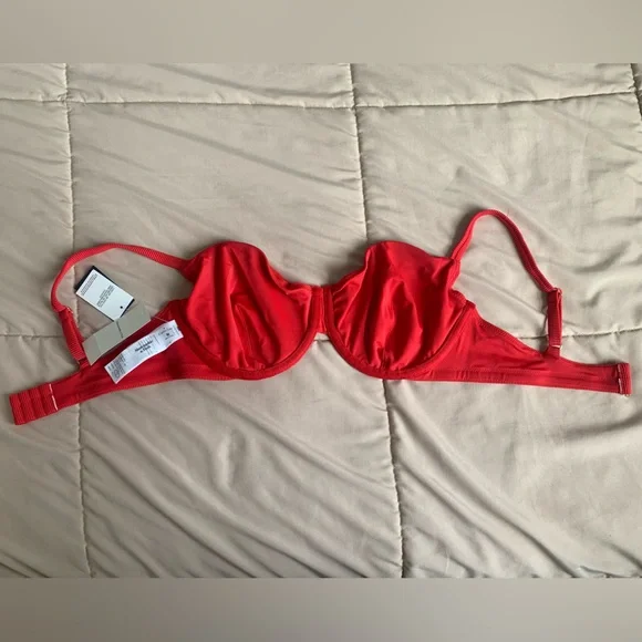 A&F Red Ribbed Bikini Top - Picture 3 of 3